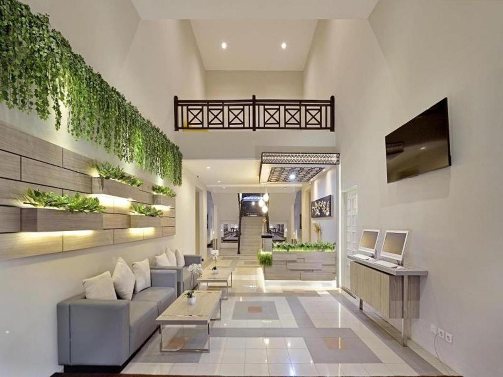 Whiz Prime Hotel Darmo Harapan Surabaya Exteriör bild