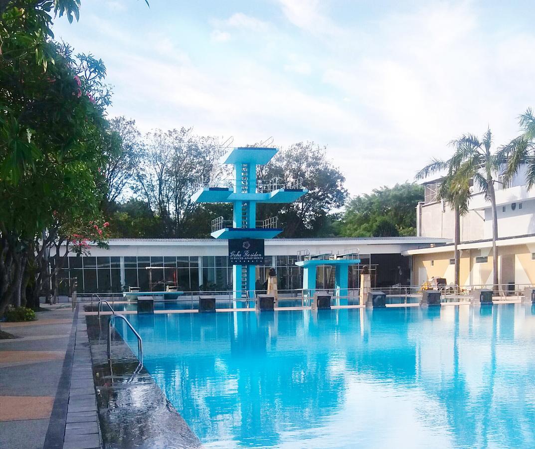Whiz Prime Hotel Darmo Harapan Surabaya Exteriör bild