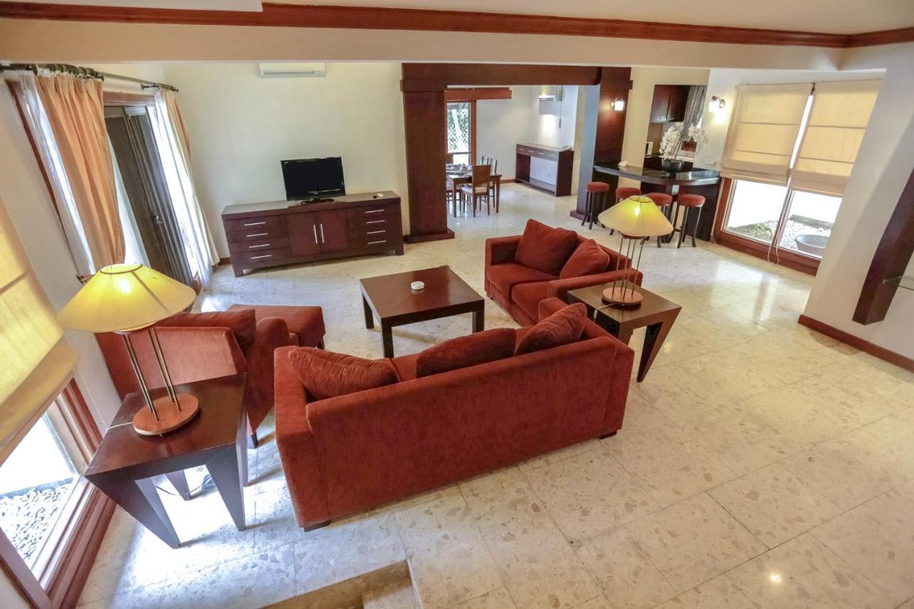 Whiz Prime Hotel Darmo Harapan Surabaya Exteriör bild