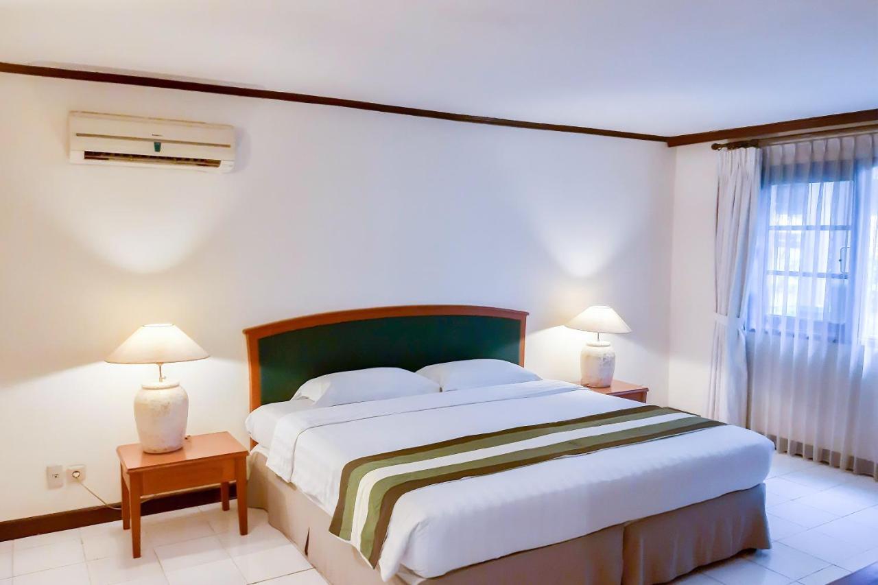 Whiz Prime Hotel Darmo Harapan Surabaya Rum bild