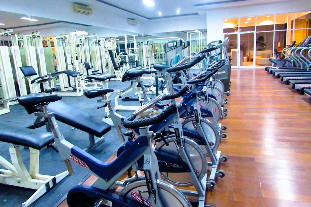 Whiz Prime Hotel Darmo Harapan Surabaya Exteriör bild