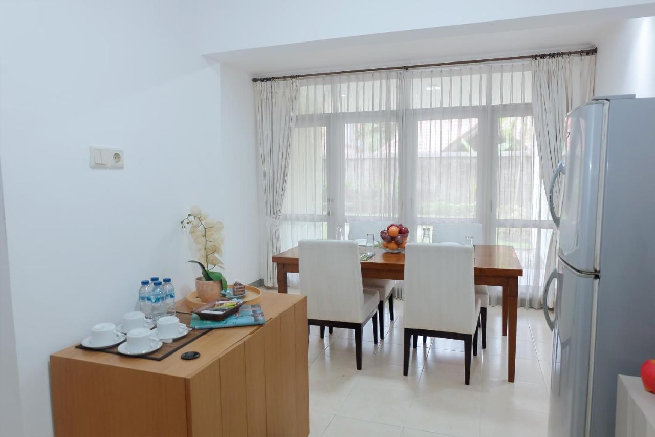 Whiz Prime Hotel Darmo Harapan Surabaya Exteriör bild